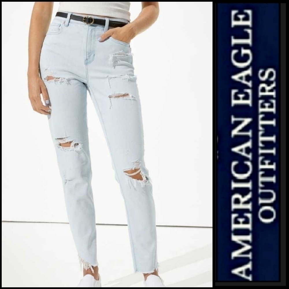 NEW! AMERICAN EAGLE Distressed Light Wash Mom Jeans 20S.